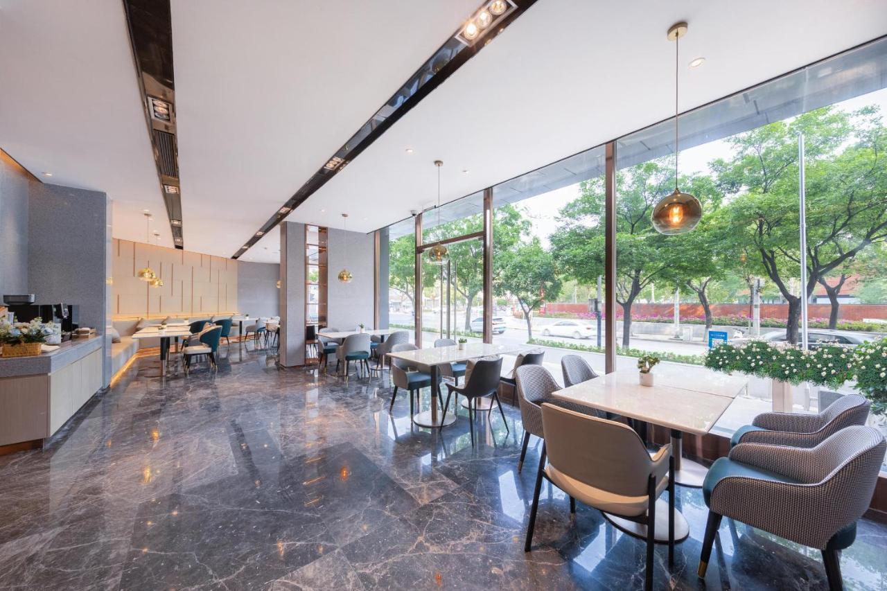 Atour Xinzhuang Cbd Hotel 4*